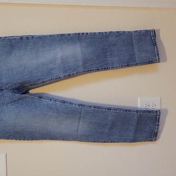 Levi's 501 Original Fit Light Wash High-Rise Jeans - Picture 2 of 9